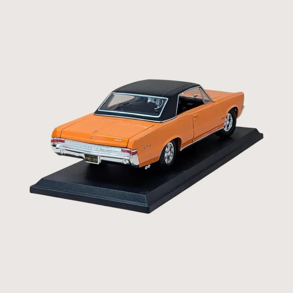 Maisto 1/18 1965 Pontiac GTO Special Edition Die Cast Car Orange